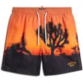 Superdry Superdrytil mænd. M3010233A Badedragt med fotoprint lavet af genbrugsmateriale orange (XL), Badetøj, Bæredygtig, Genanvendt polyester