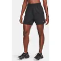 Nike Attack-Dri-FIT Fitness-shorts uden for og mellemhøj talje (13 cm) til kvinder - sort