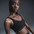 Nike Justerbar Nike Alate-sports-bh med kraftig støtte og indlæg til kvinder - sort