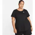 Nike Sportswear Club Essentials-T-shirt til kvinder (plus size) - sort