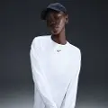 Nike Oversized, langærmet Nike Sportswear Essential-T-shirt til kvinder - hvid
