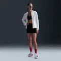 Nike Tætsiddende Nike Swift-løbeshorts (10 cm) med høj talje og lommer til kvinder - sort