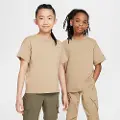 Nike Kortærmet Nike Sportswear City Utility-trøje til større børn - brun