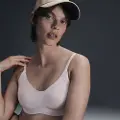 Nike Justerbar Nike Alate Minimalist-sports-bh med let støtte og indlæg til kvinder - brun