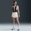 Nike Swift Dri-FIT 2-i-1-løbeshorts med mellemhøj talje til kvinder - hvid