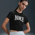 Nike Kort, slank Nike Sportswear-T-shirt til kvinder - sort