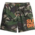 Superdry Superdrytil mænd. M3010247A 43,2 cm svømmedragt med grønt Sportswear-logo (L), Camouflage, Badetøj, Genanvendt polister, Bæredygtig