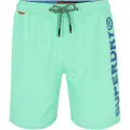Superdry Superdrytil mænd. M3010248A 43,2 cm svømmedragt med grøn sportsgrafik (M), Badetøj, Genanvendt polister, Bæredygtig