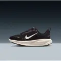 Nike Vomero 18-løbesko til vej til større børn - sort