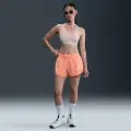 Nike One Dri-FIT-shorts med indershorts (7,5 cm) og mellemhøj talje til kvinder - Orange
