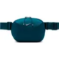 Nike Aura-crossbody-taske (2 liter) - blå