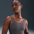 Nike Zenvy Rib Longline-sports-bh med indlæg og med let støtte til kvinder - grå