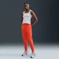 Nike 24.7 ImpossiblySoft Dri-FIT-joggers med mellemhøj talje til kvinder - rød