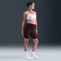 Nike (M) One Dri-FIT-cykelshorts (20 cm) med høj talje og lommer til kvinder (Maternity) - rød