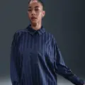 Nike Overdimensioneret Nike Sportswear-trøje med jacquard-striber og knaplukning til kvinder - blå