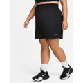 Nike Dri-FIT Attack-shorts med mellemhøj talje (13 cm) uden for til kvinder (plus size) - sort