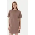 Nike Oversized, maskinstrikket Nike Sportswear-T-shirt til kvinder - brun