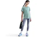 Nike Kortærmet Nike One Fitted Dri-FIT-trøje til større børn (piger) - grøn