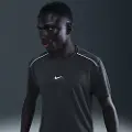 Nike Kortærmet Nike Miler-løbeoverdel til mænd - grå