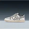 Nike Dunk Low x LEGO-kollektionssko til større børn - hvid
