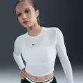 Nike Maskinstrikket Nike Sportswear Chill-croptop med lange ærmer og slank pasform til kvinder - hvid