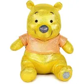 Play By Disney Peter Plys 100-års Jubilæum Glitrende Lydtøjbamse 28 Cm
