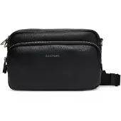 Calvin Klein Skuldertaske 'Logo Pebbled Camera' sort