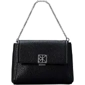 Calvin Klein Skuldertaske 'Emblem Pebble Grain' sort