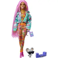 Barbie ekstra dukke og tilbeh?r med lang lyser?d fletninger i teal blomsterjakke og 2-delt blomsterant?j med DJ Pet Mouse