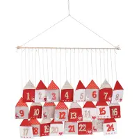 By Lille Vilde Julekalender på pinden hængende filtet rød 70x60 cm