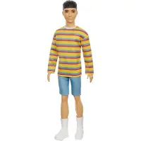 Barbie Ken Fashionistas dukke #175 med brunette h?r kl?dt i farverig stribet skjorte denimshorts og hvide st?vler