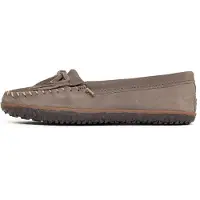 Minnetonka Mokassin 'Kilty' mudderfarvet