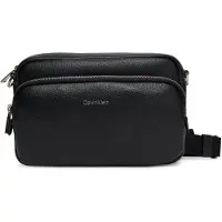 Calvin Klein Skuldertaske 'Logo Pebbled Camera' sort
