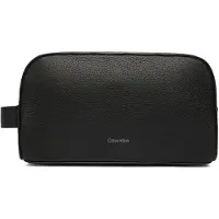 Calvin Klein Toilettaske 'Pebble Grain Metallic Logo' sort