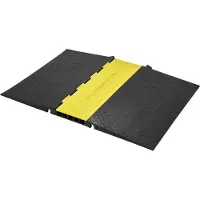 Vevor Gummikabelbeskytterrampe 114,5x80x5 cm, 5-kanals 10t kapacitet Kraftig kabelbeskytterrampe Slangekabelrampe Indkørsel, Trafikbump med Flip-Op-dæksel til indendørs og udendørs brug