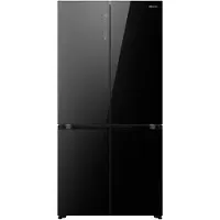 Hisense RQ768N4GBE tilbyder rummelig, fleksibel opbevaring, der holder maden frisk og i orden. Vakuumskuffen forlænger friskheden og mindsker madspil
