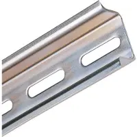 SOLAR PLUS DIN skinne TS35/CF5 15 mm høj med hul 5,2x25 mm el-forzinket - (2 meter)