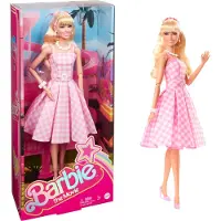 Barbie The Movie-dukke: Margot Robbie som i lyserød gingham-kjole med marguerit-halskæde – Samleobjekt for børn fra 6 år og opefter