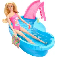 Barbie dukke og pool leges?t blondin i tropisk lyser?d badedragt i ?t stykke med poolglas h?ndkl?de og drikke tilbeh?r