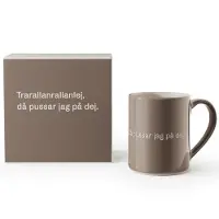Design House Stockholm Astrid Lindgren krus "Trarallanrallanlej" Svensk tekst