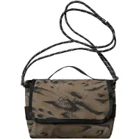 Carhartt WIP - Sadeltasker - Travon Shoulder Bag Duck Feather Print Cypress Black til UnisexNylon - Kaki