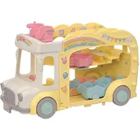 Sylvanian Families Regnbuebørnehavebusdukke
