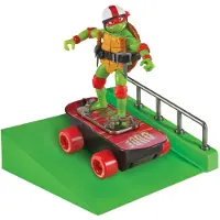 Teenage Mutant Ninja Turtles : Mutant Mayhem Raphael på ett skateboard med tillbehör av Playmates Toys - Amazon Exclusive
