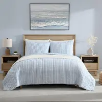 Nautica - Queen Quilt Set Reversible Cotton Bedding With Matching Shams Casual Home Decor til alle s?soner (Coleridge Stripe Light Blue Queen)