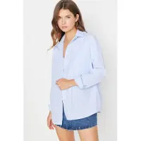 Trendyol Bluse lyseblå / hvid